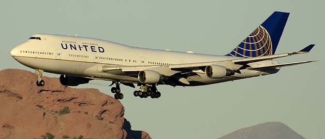 United Boeing 747-422, Phoenix Sky Harbor, December 27, 2015